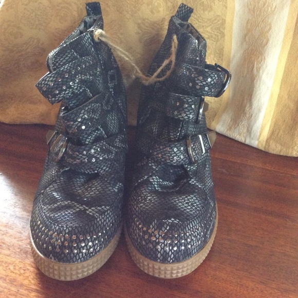 Peggy Sue Shoes - Women’s Penny Sue Zip Up Booties Straps & Studded